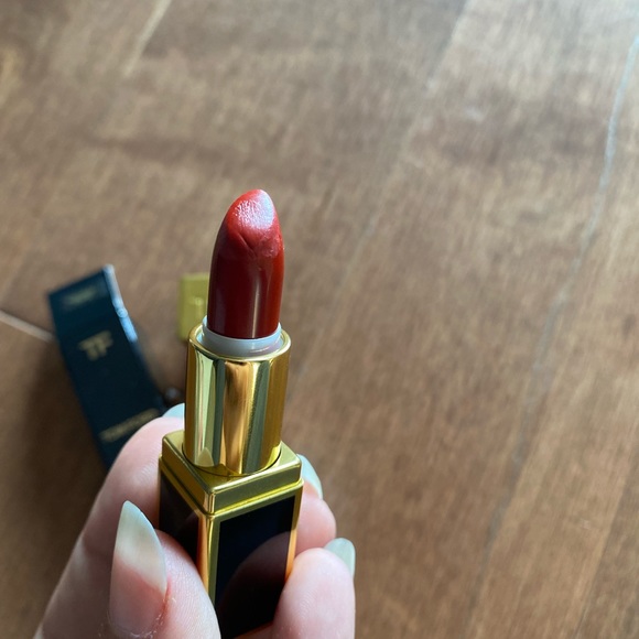 Tom Ford lip color mini lipstick 16 Scarlet Rouge - Picture 5 of 10